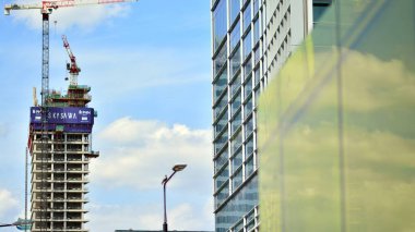 Varşova, Polonya. 3 Haziran 2021. Şehir merkezindeki gökdelenlere bakın. Varşova Şehir Merkezi.