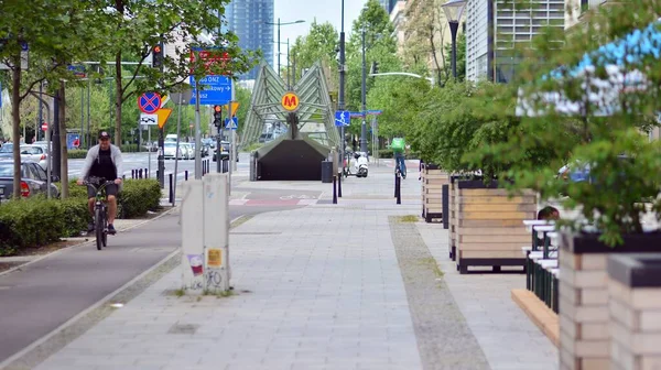 Warsaw Poland June 2021 Restaurants Walking Avenue Swietokrzyska Street Warsaw — Stock Photo, Image