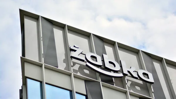 Poznan Polonia Junio 2021 Firma Con Zabka Letrero Empresa Zabka — Foto de Stock