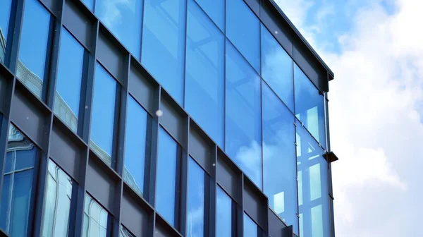 Fachada Cristal Los Edificios Con Cielo Azul Edificio Moderno Centro — Foto de Stock