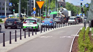 Varşova, Polonya. 9 Haziran 2021. John Paul Bulvarı boyunca şehir merkezi.