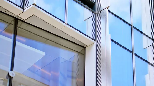 Szklana Aluminiowa Fasada Nowoczesnego Biurowca Widok Futurystycznej Architektury Budynek Biurowy — Zdjęcie stockowe