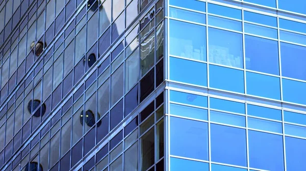 Fachada Cristal Los Edificios Con Cielo Azul Edificio Moderno Centro — Foto de Stock