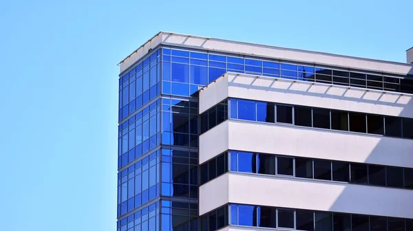 Fachada Cristal Los Edificios Con Cielo Azul Edificio Moderno Centro — Foto de Stock