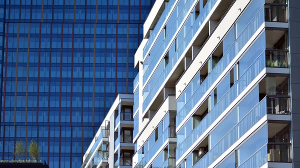 Ein Wohnhaus Und Ein Angrenzendes Bürogebäude Moderne Stadtentwicklung — Stockfoto