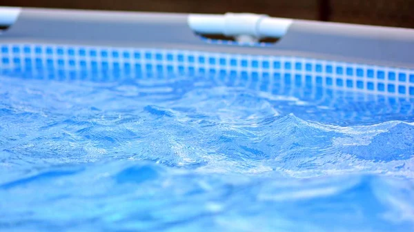 Yaz Tatili Için Mavi Yüzme Havuzu Detayı Kristal Mavi Yüzme — Stok fotoğraf