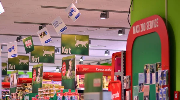 바르샤바 폴란드 2021 Maxi Zoo 슈퍼마켓에 브랜드 고양이 사료의 — 스톡 사진