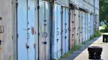 Arabalar için eski özel garajlar 