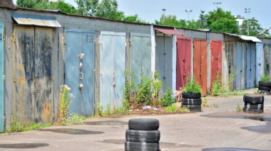 Arabalar için eski özel garajlar 