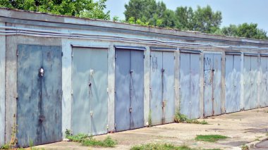 Arabalar için eski özel garajlar 