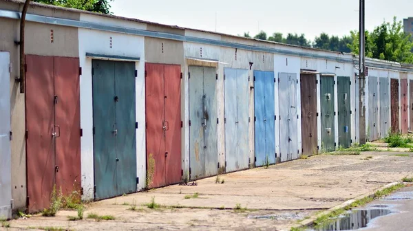 Arabalar için eski özel garajlar 