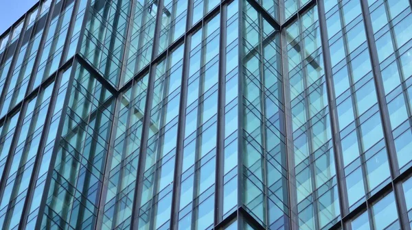 Die Verglaste Fassade Eines Bürogebäudes Mit Reflektiertem Himmel Moderne Architektur — Stockfoto