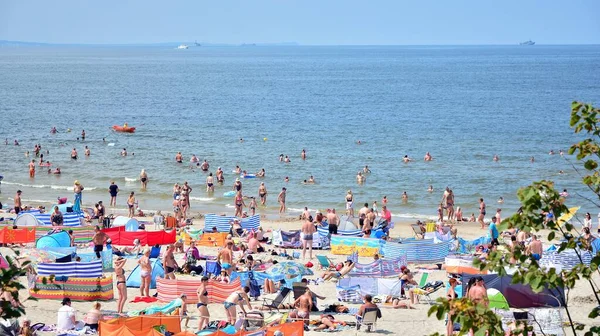 Miedzyzdroje Polonia Julio 2021 Vista Playa Turistas Tumbonas Cortavientos Día — Foto de Stock