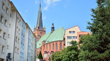 Szczecin, Polonya... 24 Temmuz 2021. Eski Şehir 'i ve tarihi St. Jacob katedralini görün.