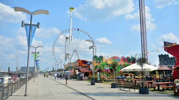 Szczecin Polônia Julho 2021 Vista Parque Diversões Com Uma Roda — Fotografia de Stock