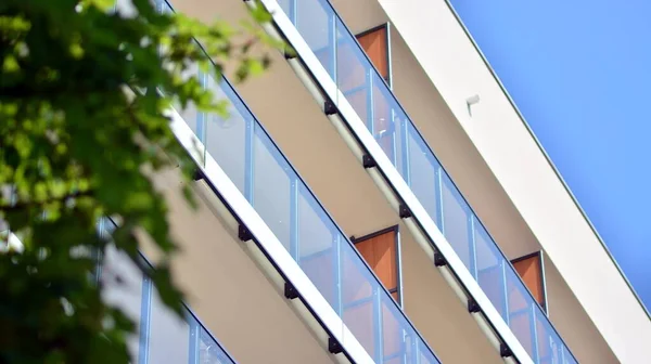Nový Bytový Dům Skleněnými Balkony Moderní Architektonické Domy Moře Velké — Stock fotografie
