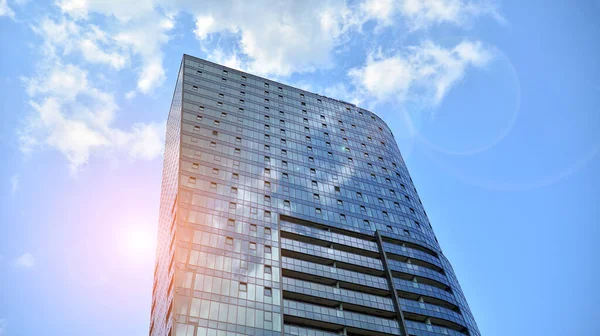 Glass Steel Mirrored Facade Modern Office Building Sunbeams Glare Reflection — Stock Photo, Image