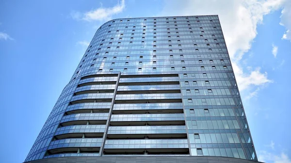 Glass Steel Mirrored Facade Modern Office Building Blue Sky — Stock Photo, Image