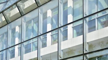 Modern mimari detaylar. Geometrik desenli modern cam cephe
