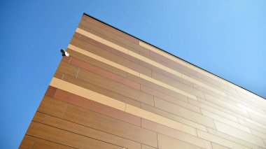 Farklı amaçlar için alüminyum cephe. Modern mimarinin dış cephesi. Soyut arkaplan oluşturuluyor 