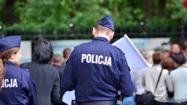 Varşova, Polonya. 18 Ağustos 2021. Polonya Polis Departmanı şehir sokaklarında gösteri yapıyor.  