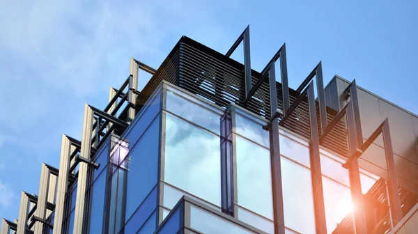 Hermoso Fondo Edificio Oficinas Vidrio Reflejando Cielo Azul Las Ventanas — Foto de Stock