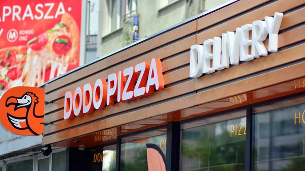 Varsovia Polonia Agosto 2021 Firma Dodo Pizza Letrero Compañía Dodo —  Fotos de Stock