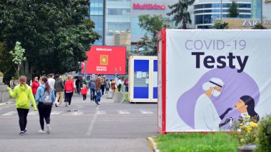 Varşova, Polandd. 24 Ağustos 2021. Şehir COVID-19 test merkezi