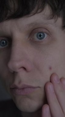 Sivilce ve deri problemi. Sivilcelere, cilt bakımına, dermatoloji konseptine, gerçek hayat tarzına...