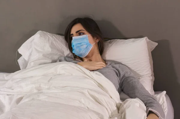 Woman Bed Hospital Coronavirus Thinking Feeling Sick — Stock Photo, Image
