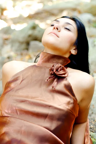 Woman enjoying nature lying in park — Stock Photo, Image