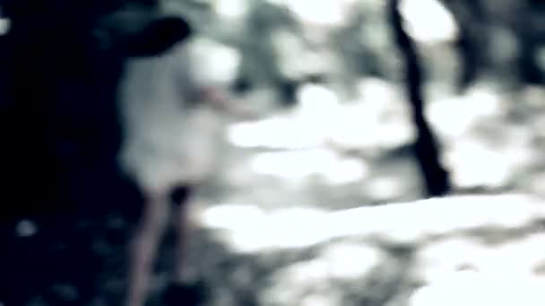 Femme fuyant l'homme 