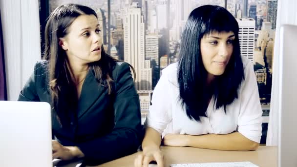 Les femmes d'affaires se frappent — Video