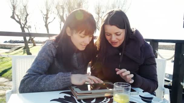 Novias felices durante el desayuno — Vídeos de Stock