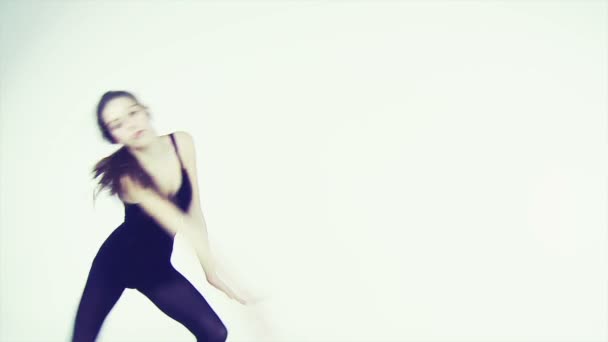 Jeune ballerine dansant — Video