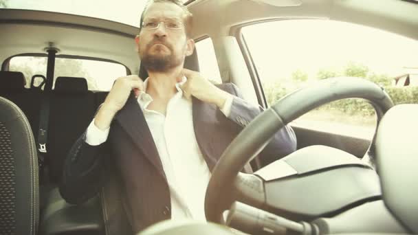 Empresário feliz carro de condução — Vídeo de Stock