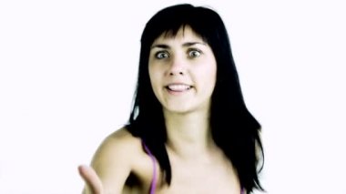 Kadın çok kızgın konuşuyor