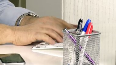 Eller stresli iş adamı