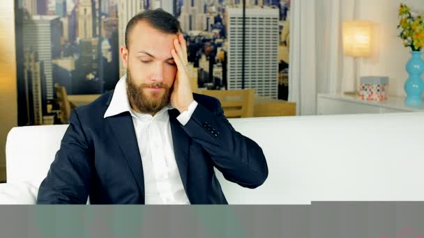 Cansado homem de negócios — Vídeo de Stock