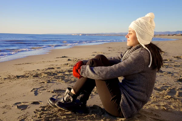 Beautiful lady on the beach in winter enjoying freedom — Stock Photo, Image