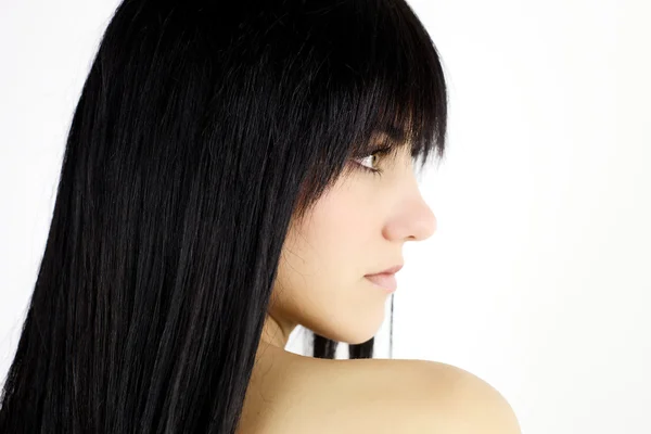 Brünette modell mit schwarzen haaren — Stockfoto