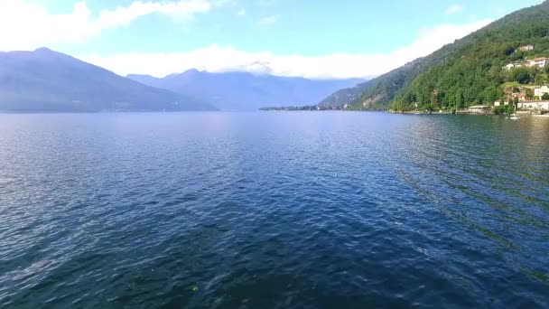 Повітряний Постріл Озера Близько Води — стокове відео