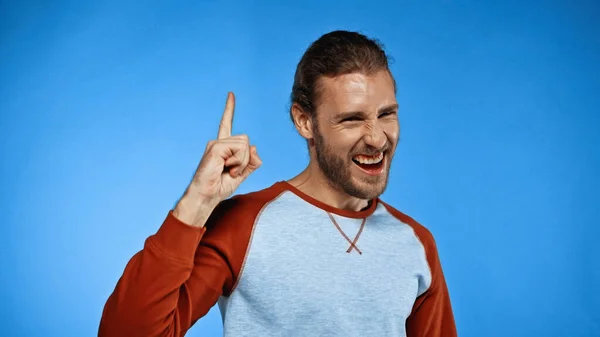 Excited Young Man Pointing Finger While Looking Camera Blue — Stock Photo, Image