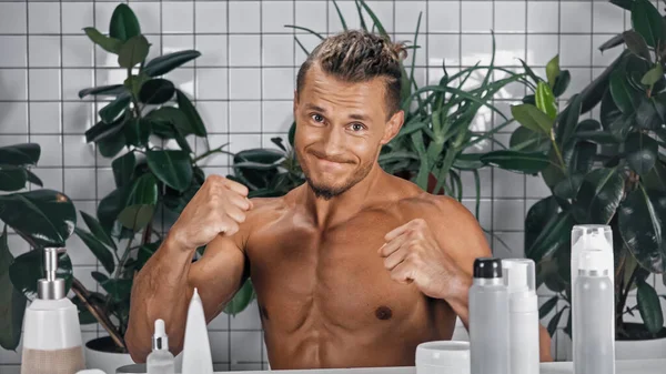 Shirtless Man Boxing Clenched Fists Green Plants Blurred Background Bathroom — Stock Photo, Image