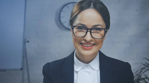 Smiling Insurance Agent Looking Camera Office — Stock Photo, Image