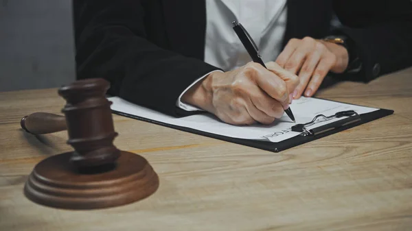 Cropped View Insurance Agent Writing Document Gavel Blurred Foreground — Stock Photo, Image
