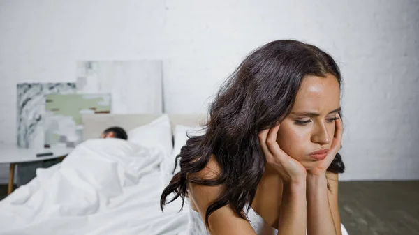 Frustrated Woman Sitting Bedroom Man Sleeping Blurred Background — Stock Photo, Image