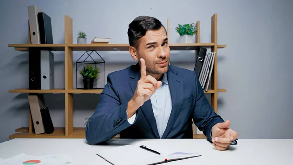 Businessman Having Idea Notebook Table — Stock Photo, Image