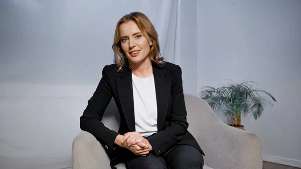 Smiling Businesswoman Suit Sitting Armchair Office — Stock Photo, Image