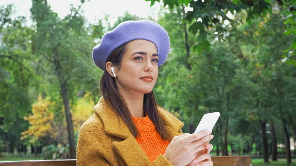 Young Fashionable Woman Looking Away While Listening Music Autumn Park — Stock Photo, Image